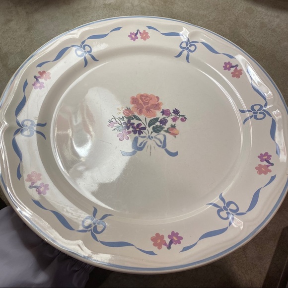 2 Vintage Newcor Blue Ribbon 6026 dinner plates - Picture 6 of 12